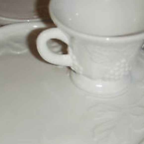 ā„ļø VintageĀ Milk Glass Colony Harvest GrapesĀ Snack Plate & Cup Sets, Set of 4. - Picture 4 of 6